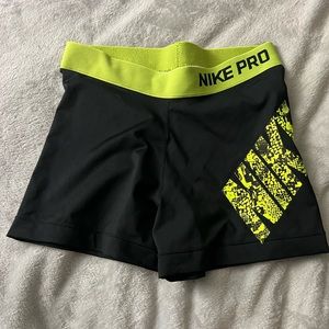 Nike Pro Shorts Neón (M)